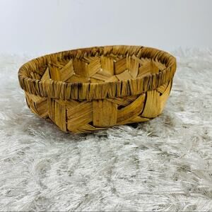 Vintage Small Woven Basket 7” diameter Rattan